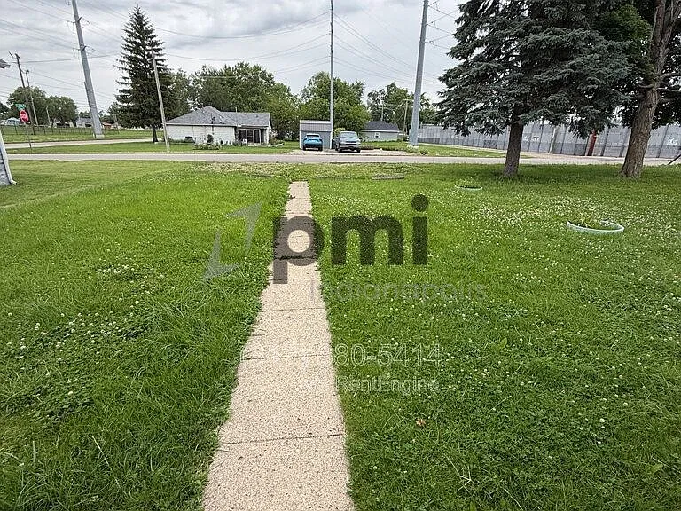 1311 E 11th St #4 — Photo 3