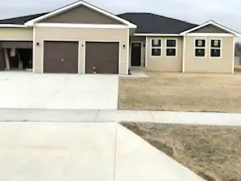 4153 Fallen Oak Dr — Photo 1