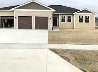 4153 Fallen Oak Dr, Belvidere, IL 61008
