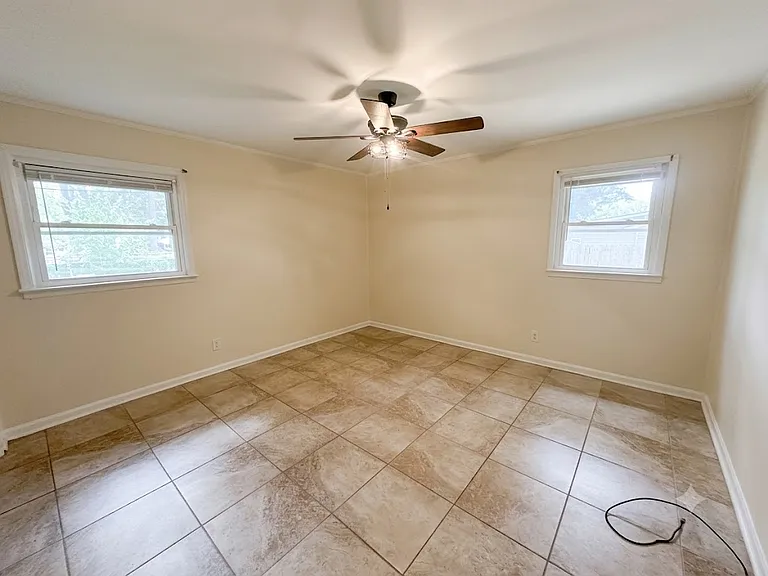 606 Eugenia St — Photo 15