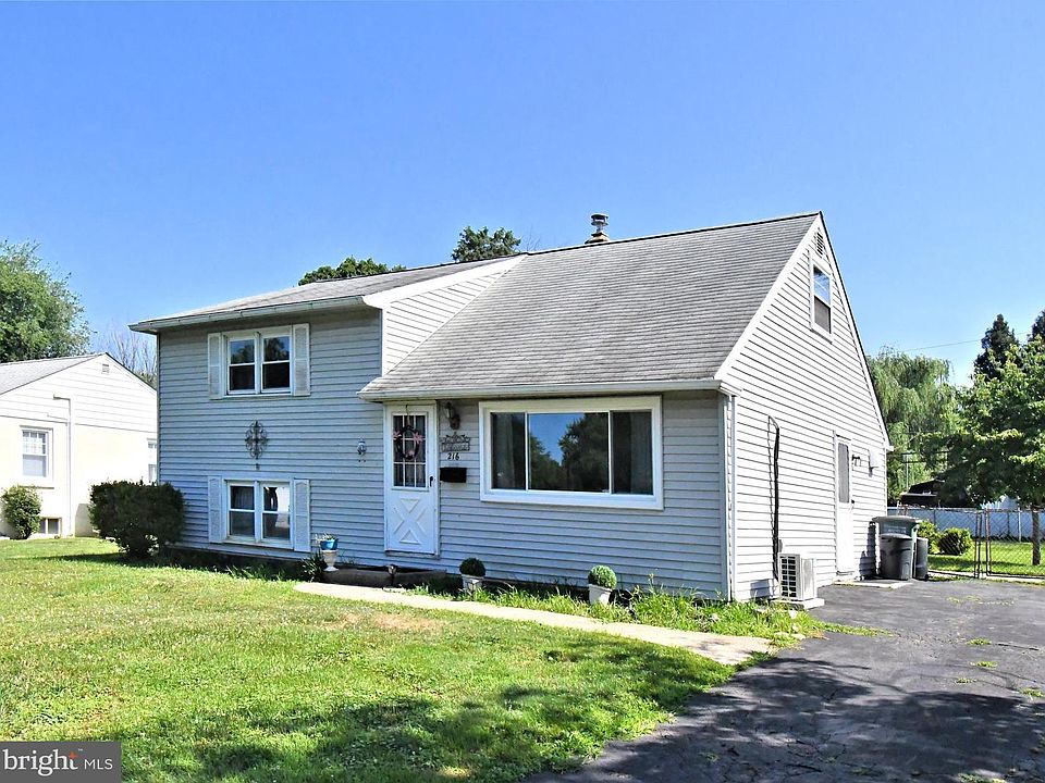 1st image of 216 Rosewood Ave