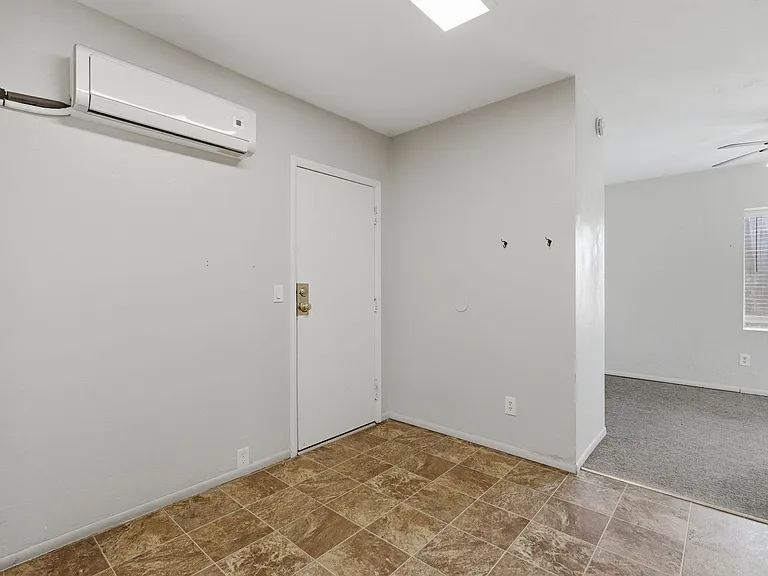 Jefferson Avenue Apartments — Photo 21