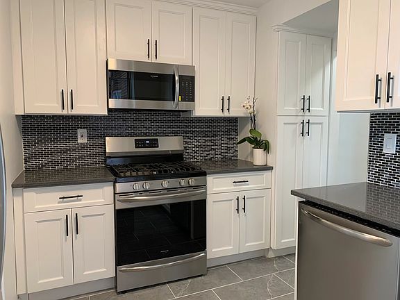 3rd image of 66-10 Thornton Pl #3K