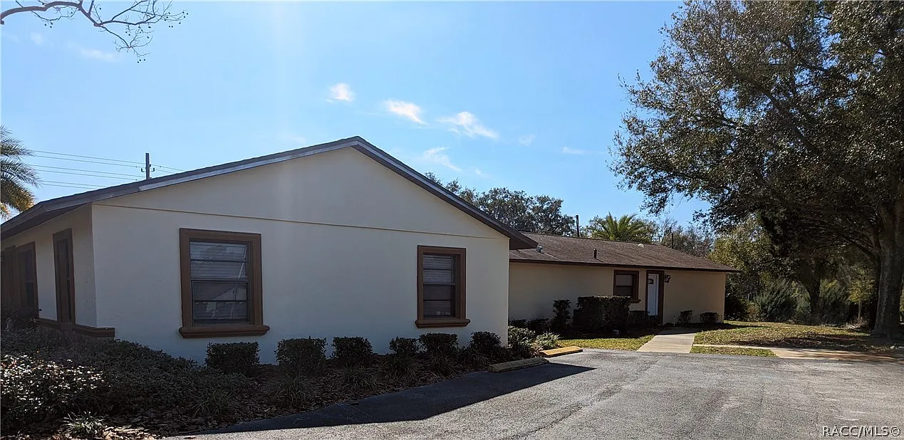 4 bed, 2.0 bath, 2353 sqft, $1,850 — Photo 2