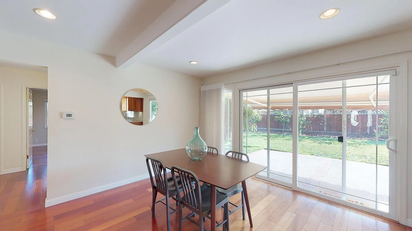 Private Bedroom in Wonderful Cupertino Home With Backyard Garden — Photo 2