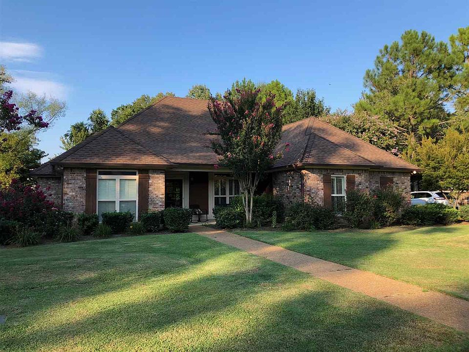 1st image of 252 Woodland Brook Dr