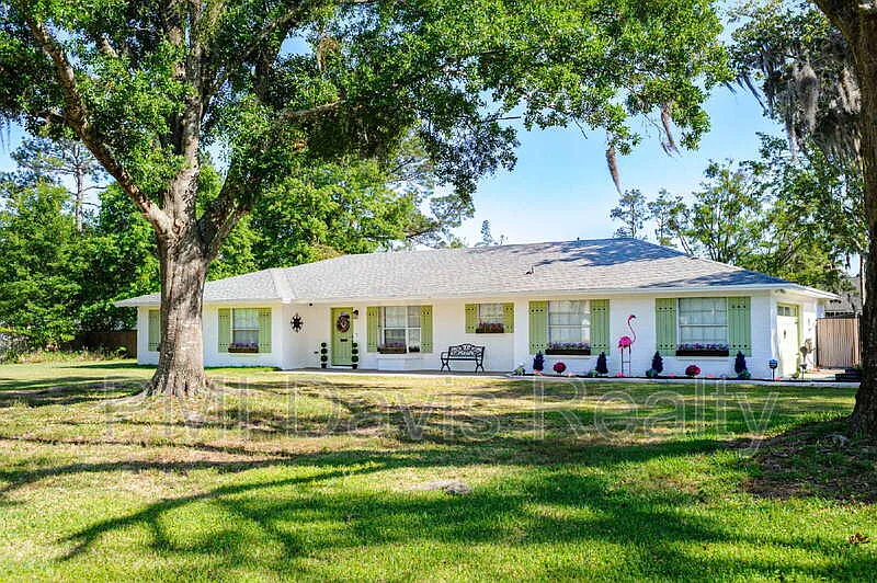 4 bed, 2.0 bath, 2407 sqft, $2,550 — Photo 1