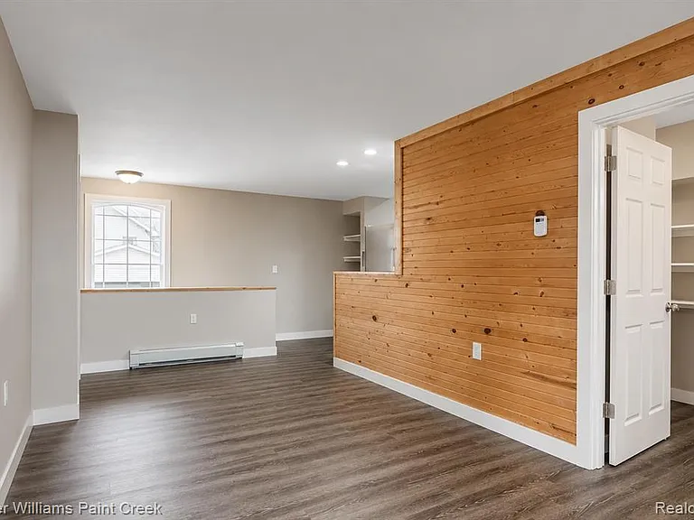 70190 N Main St #5 — Photo 3