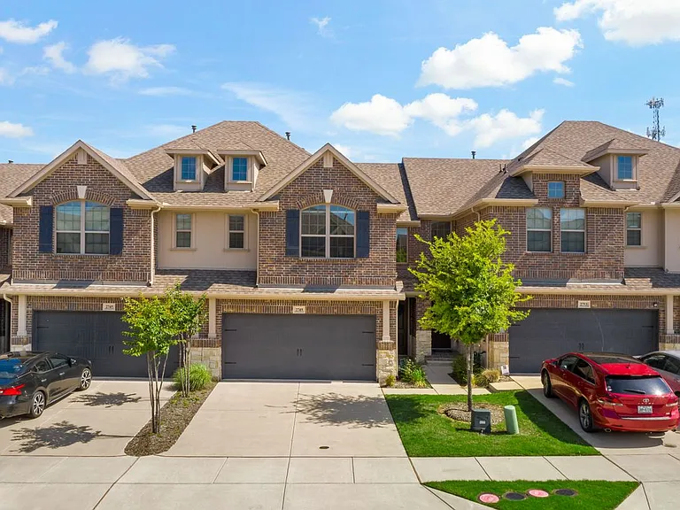 2749 Starburst Dr — Photo 7
