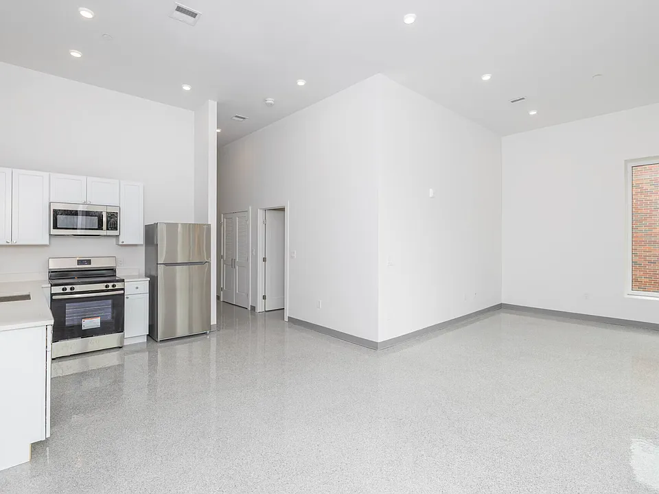 78 Middlesex St #306