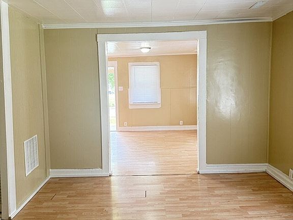 5th image of 3340 S Emerson Ave