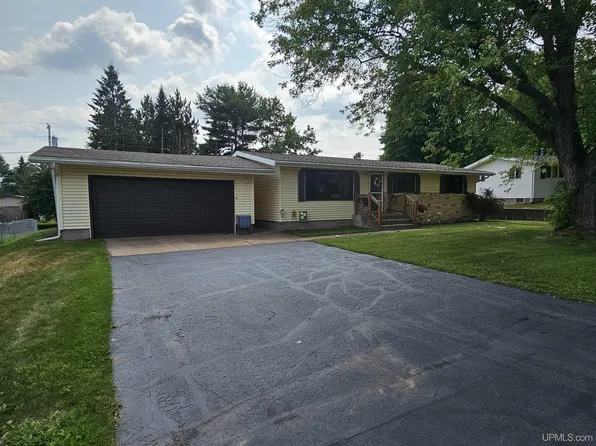 1795 S Rose St, Ishpeming, MI 49849