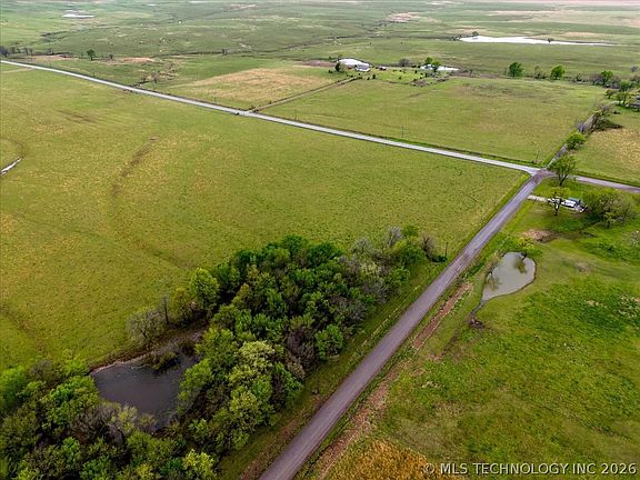 2nd image of 2 E 210th Rd
