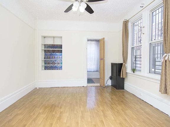 4th image of 2135 29th St