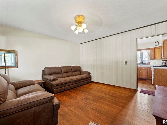 4th image of 410 4th St W