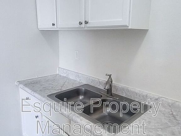 4th image of 990 Ashland Ave APT 7