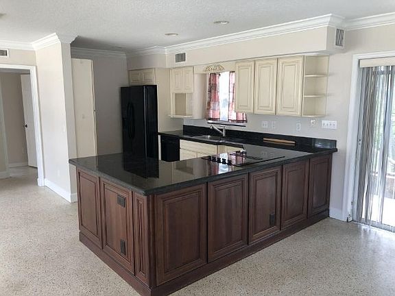 4th image of 4464 NE Skyline Dr