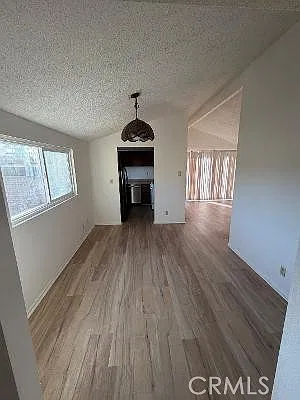 1 bed, 900 sqft, $2,200 — Photo 2