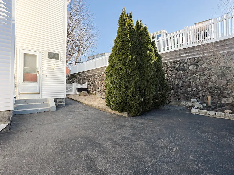 52-54 Clarence St #1 — Photo 49