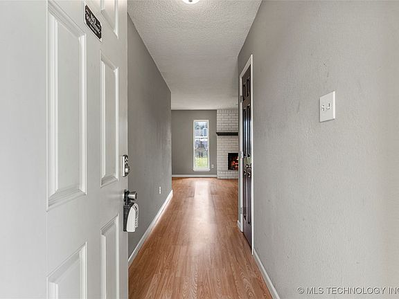 3rd image of 13823 S Hickory St