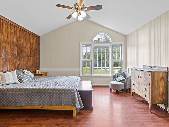 4th image of 119 Lakeside Cir