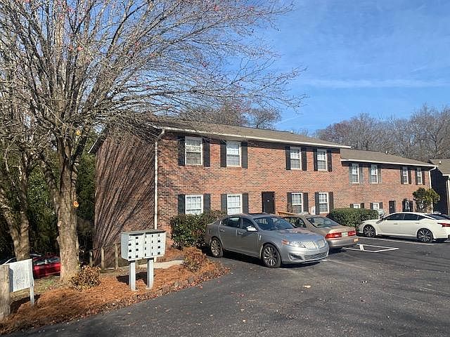 1st image of 206 Dahlia Dr NE