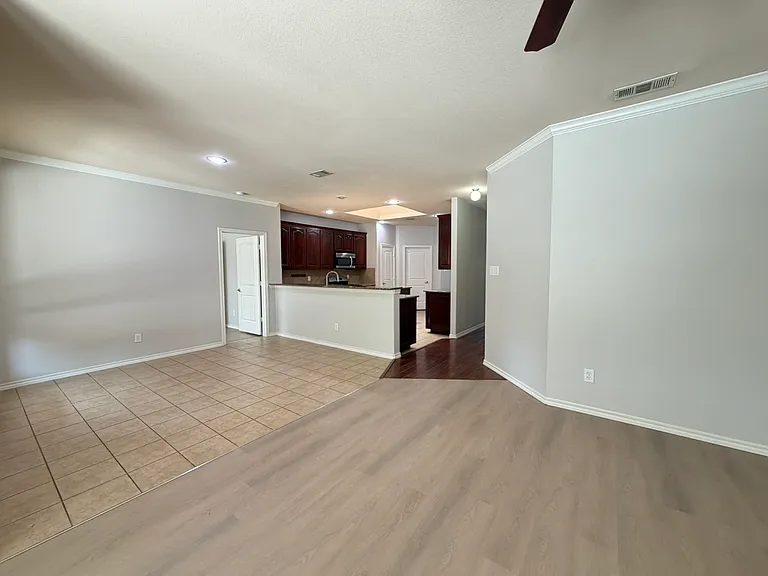 2105 Laurel Forest Dr — Photo 8