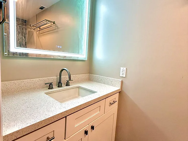 685 N Ashurst Ct #H218 — Photo 11