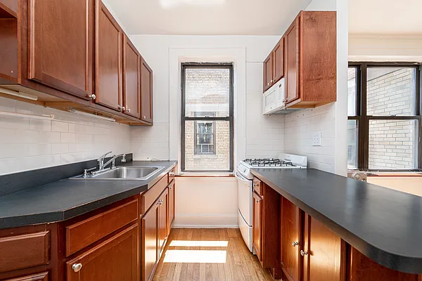 Rented by Modern Spaces | media 10