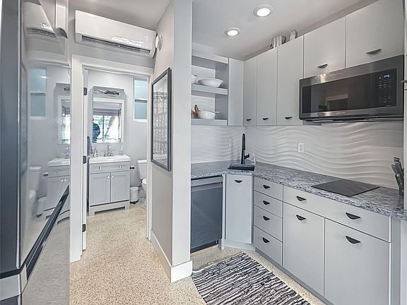 4th image of 741 Bayshore Drive #5S