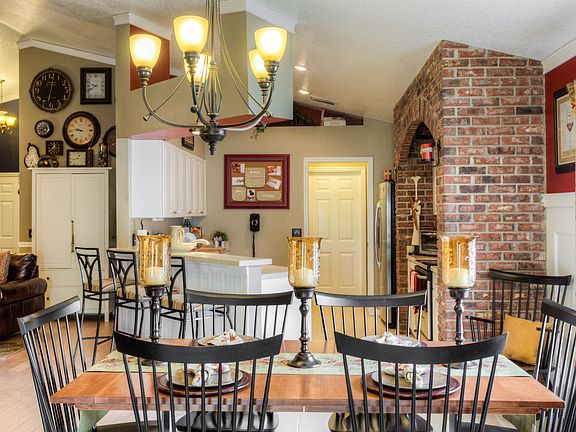 5th image of 9708 Bay Colony Dr