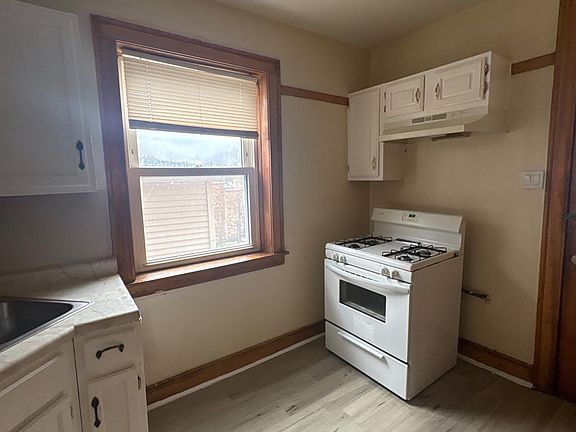 4th image of 7444 S Langley Ave #1S