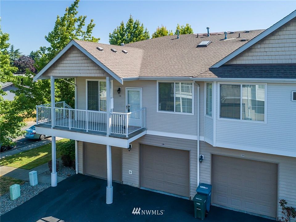 End unit with balcony and garage
