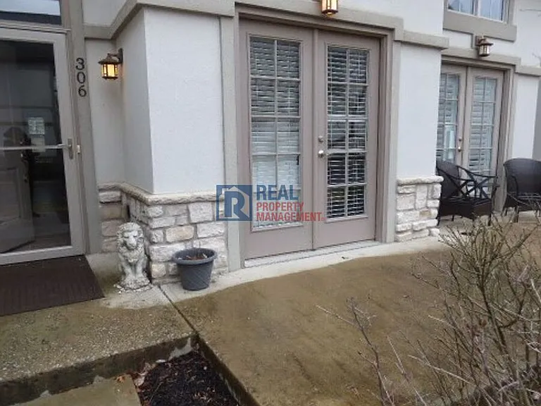 306 Zander Ln — Photo 2