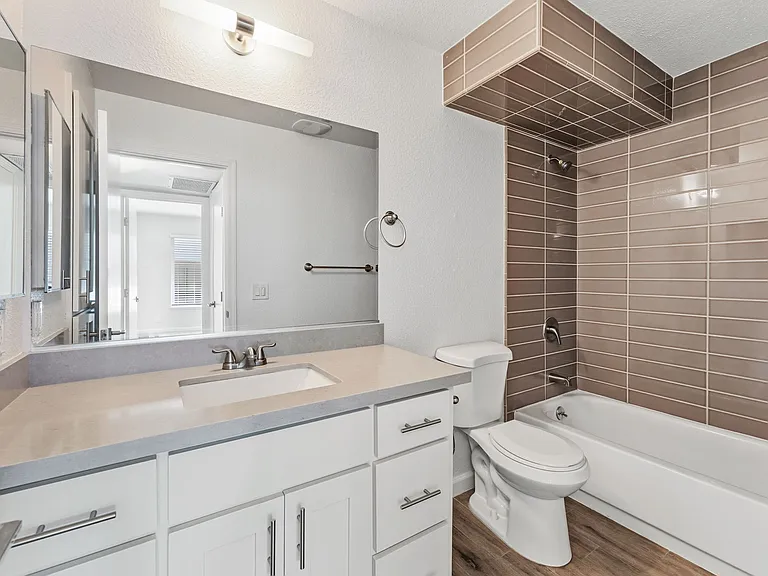 2522 T St #5 — Photo 14