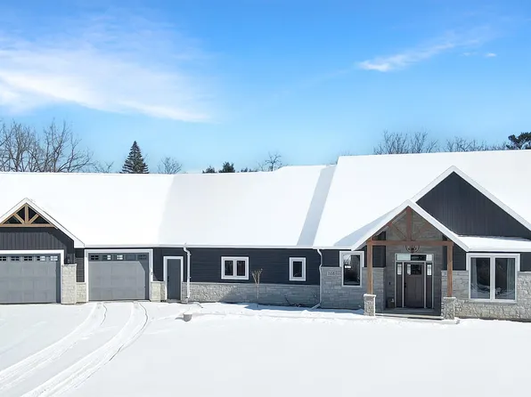 7108 Clark Point Rd, Winneconne, WI 54986