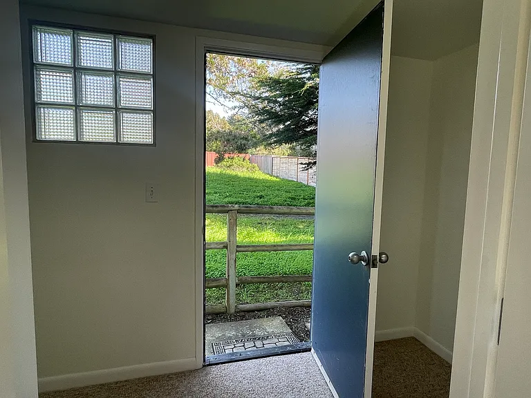 Emmons Rd — Photo 17