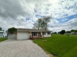 706 W Olive St, Farmer City, IL 61842
