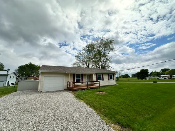 706 W Olive St, Farmer City, IL 61842