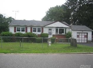 6 9th Ave, Brentwood, NY 11717