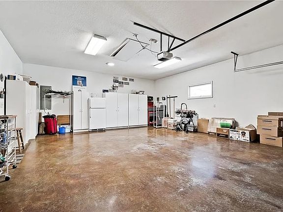 3rd image of 15 Glenbrook Ln