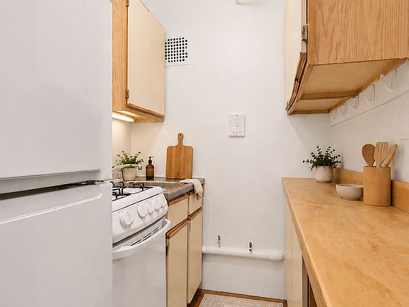 5th image of 1100 Dean St APT 3