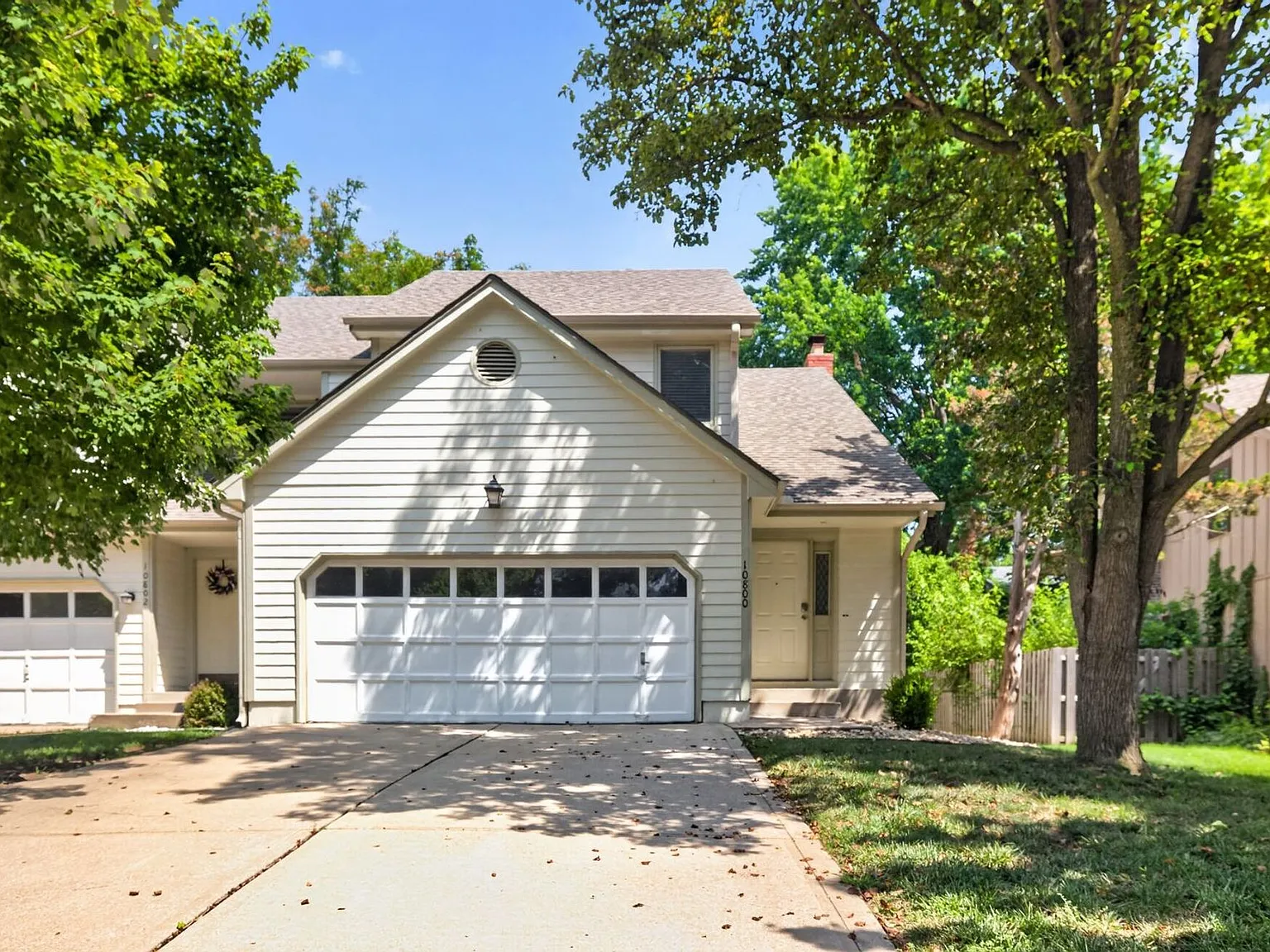 Fully Renovated 2 Bedroom and 2.5 Bath Townhome Located Indian Creek Park Estates Neighborhood! — Photo 1