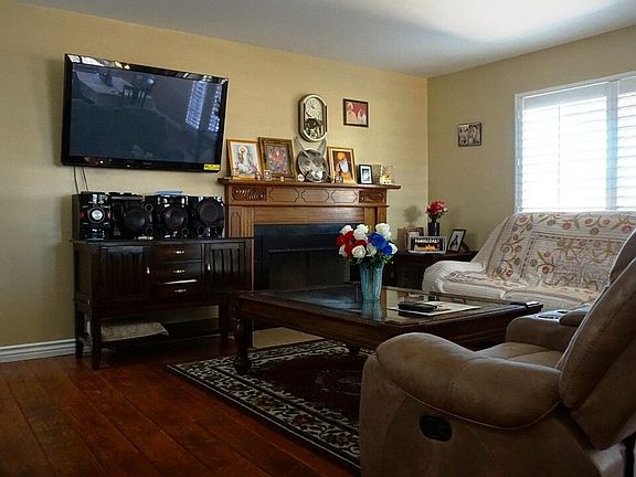 4th image of 11781 Gladstone Ave