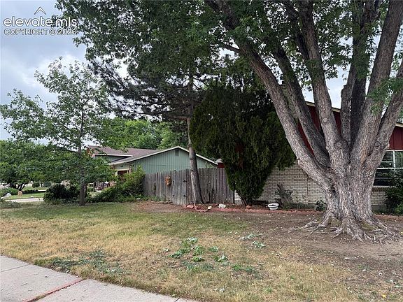 2nd image of 3817 N Midsummer Ln