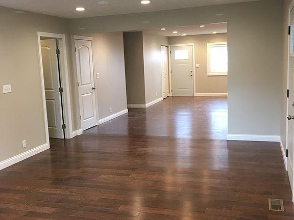 3rd image of 1061 Sierra Ct