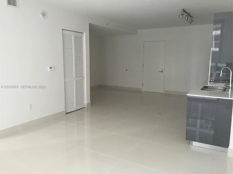 31 SE 6th St #1106 — Photo 6