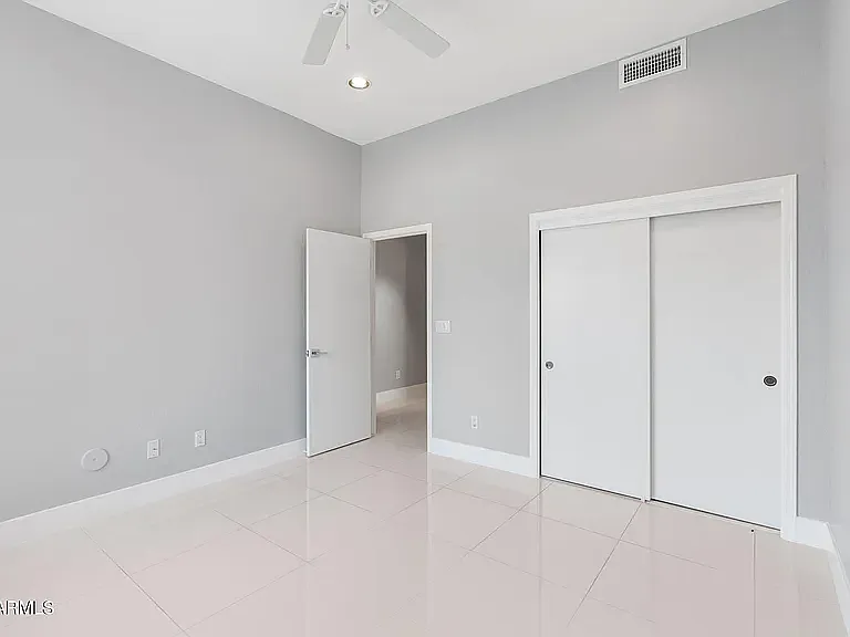 4 bed, 2883 sqft, $4,000 — Photo 3