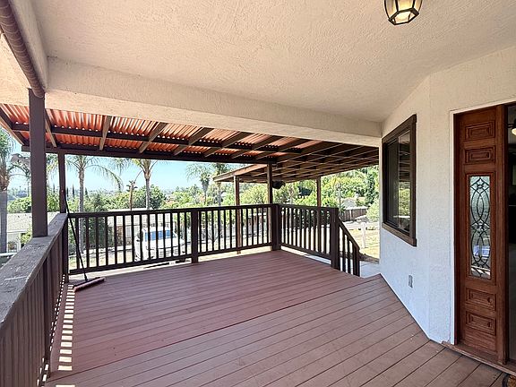 3rd image of 1541 Calavo Rd