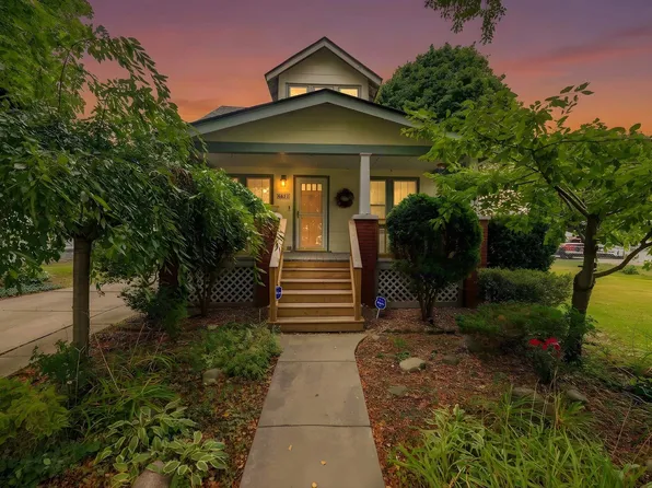 8822 Whitlock Ave, Dearborn, MI 48126